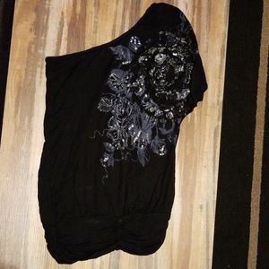 Buckle Daytrip One-sleeved Top